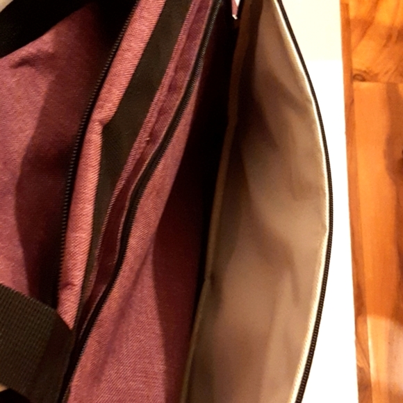 Large Weekender Bag.     Smoke free home - Picture 4 of 6